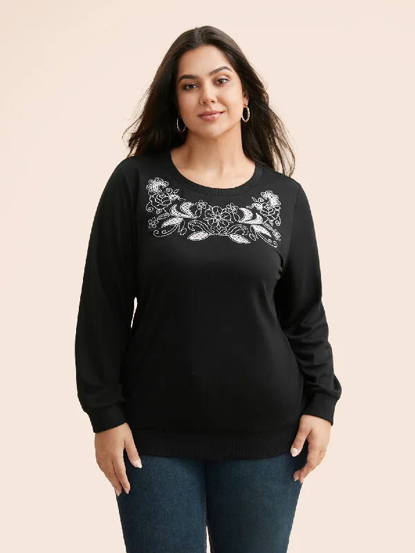 Broderie Anglaise Round Neck Sweatshirt