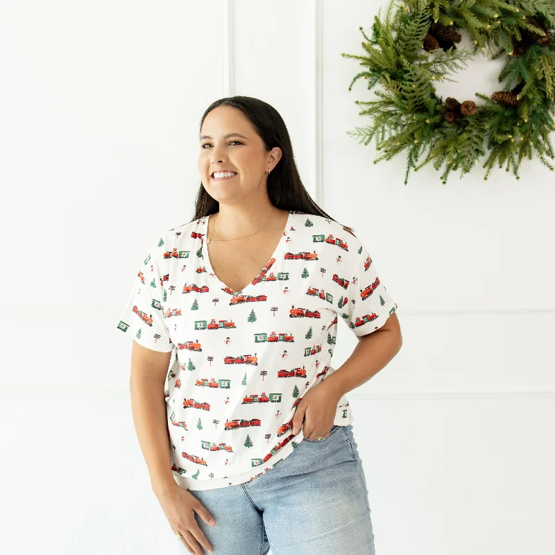 Women's Relaxed Fit V-Neck in Holiday Train