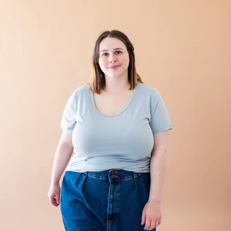 Women's Scoop Neck Tee in Fog