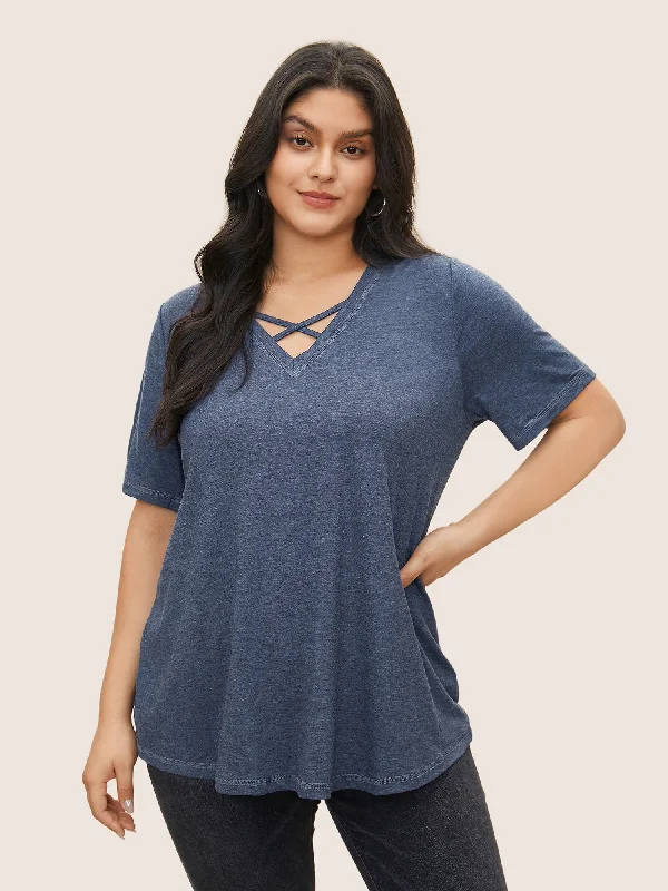 Solid Crisscross Neck Contrast Stitch T-shirt